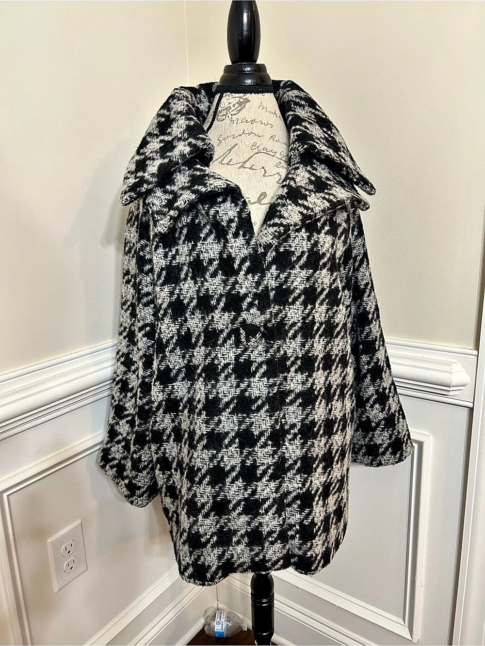 Lui Houndstooth Peacoat in Black & White - Large